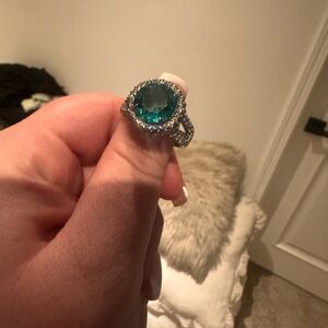 Elegant emerald cocktail ring size 9